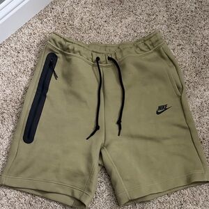 Nike Men's Olive Fleece Shorts